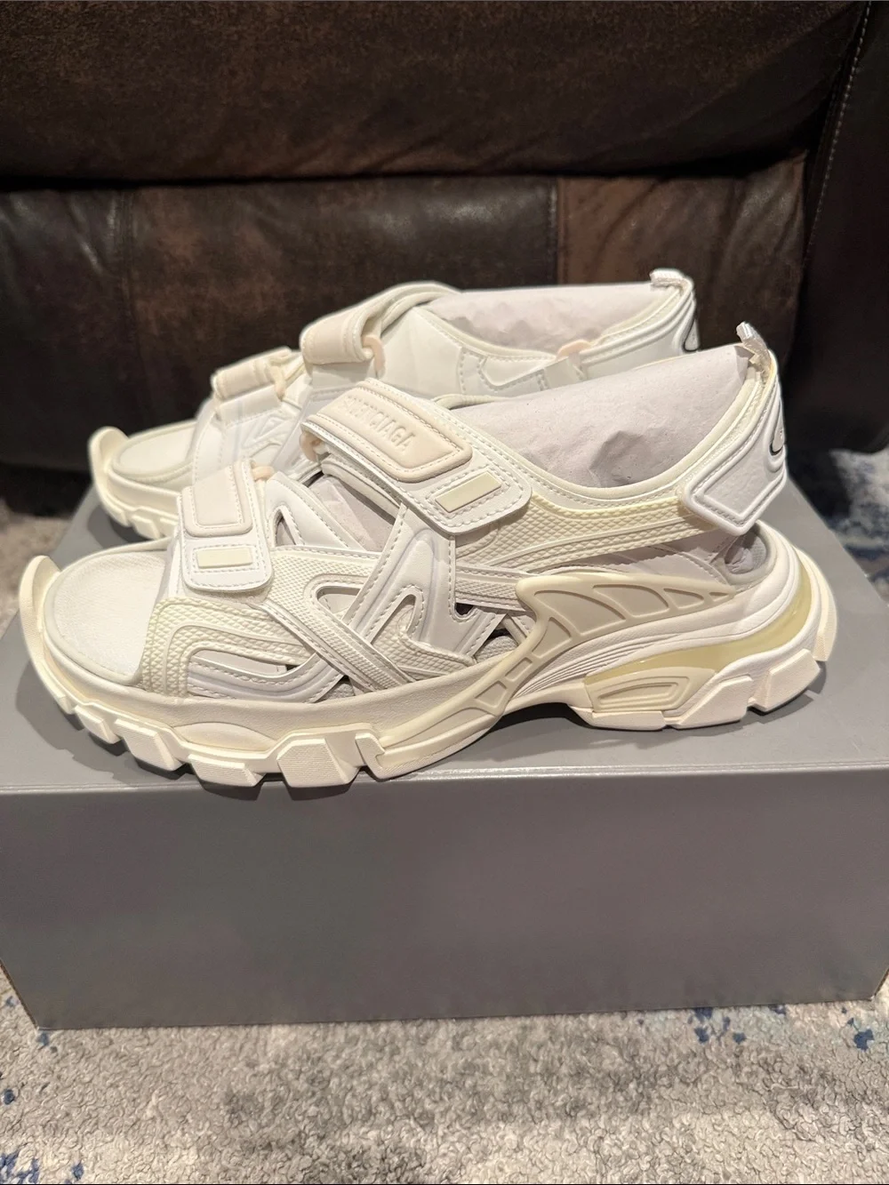 Men’s Balenciaga sandals size 41 brand new inbox